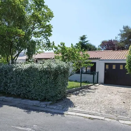 Maison Renovee 3 Avec Terrasse Et Parking A - Fr-1-494-202 Holiday home Royan