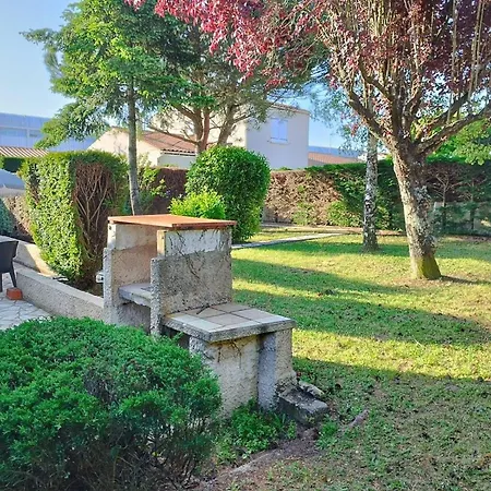 Maison Renovee 3 Avec Terrasse Et Parking A - Fr-1-494-202 * Royan